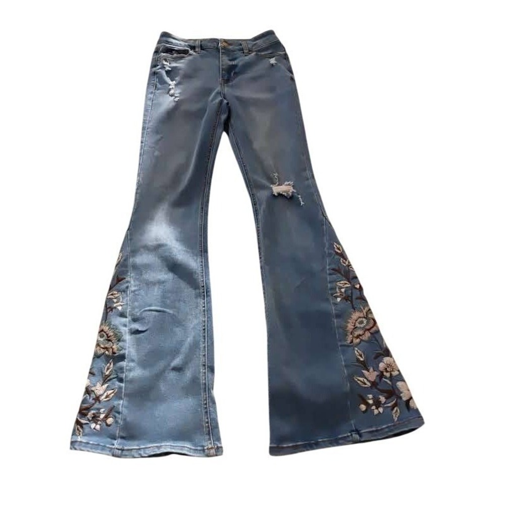 Celebrity Pink Generation Floral Embroidered Flare Jeans Light Wash Womens W 26 - Picture 2 of 14
